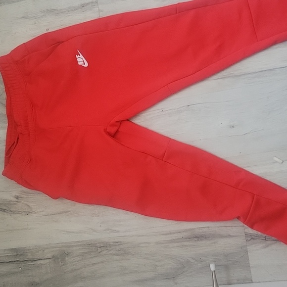 Red nike joggers - Picture 1 of 2